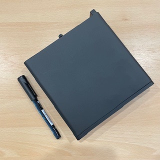 Primerjava velikosti mini računalnika s pisalom